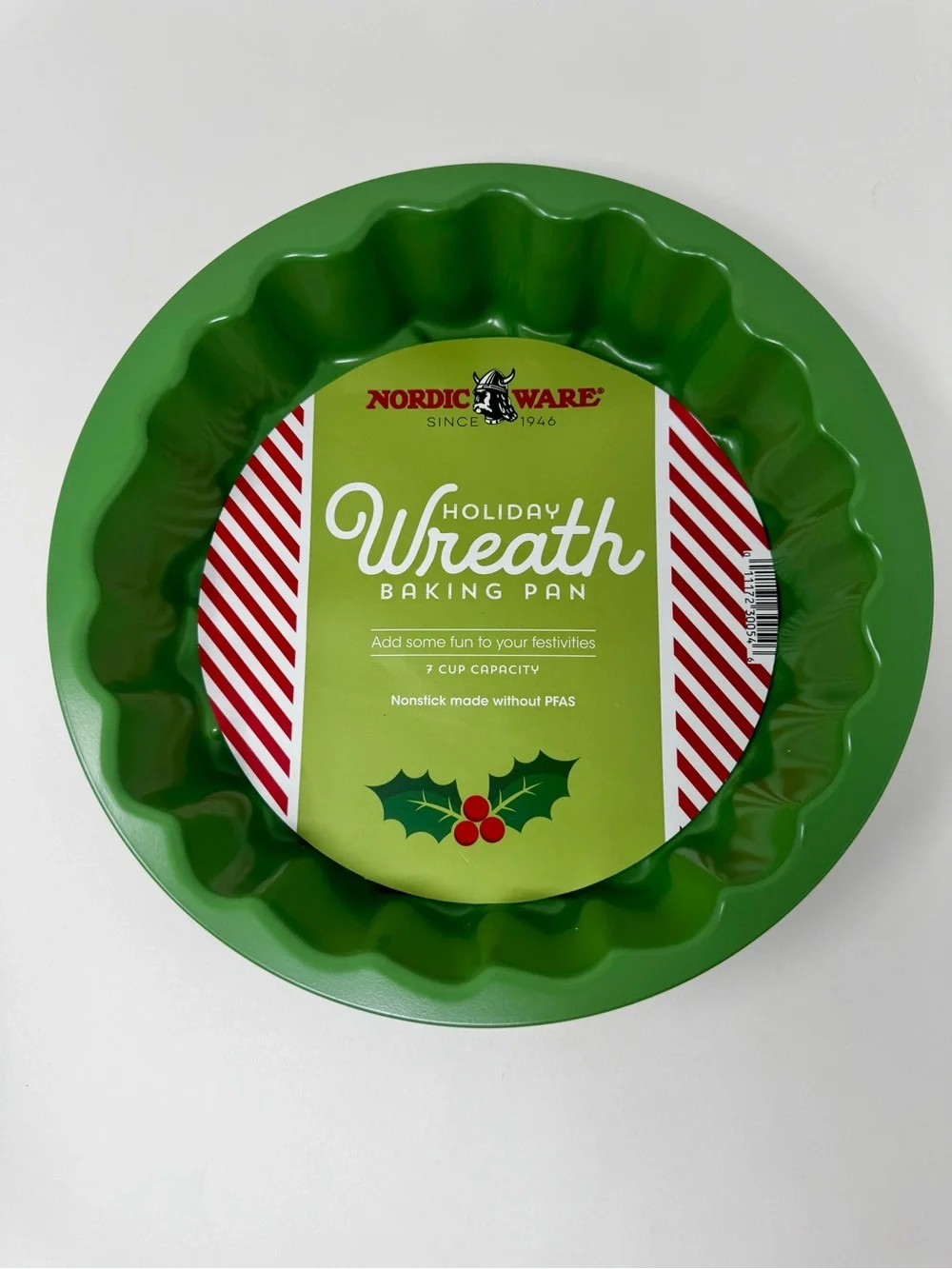 Nordic Ware Green Holiday Wreath Nonstick Baking Pan